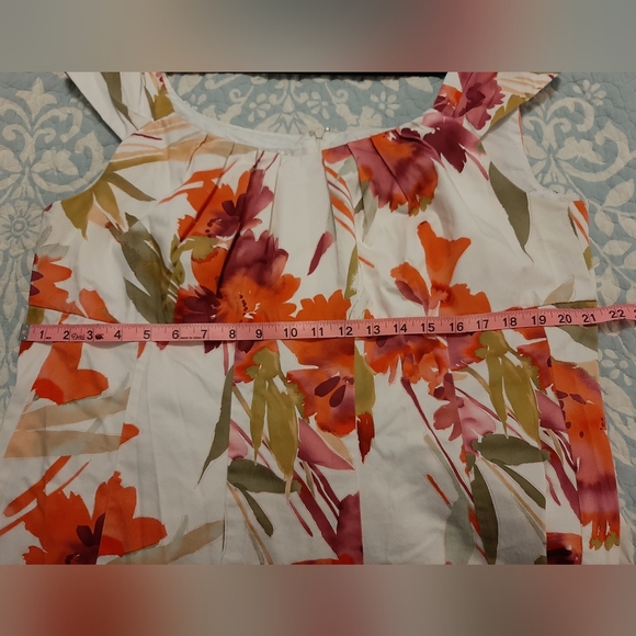 Dressbarn dress size 18 white with red and purple flowers - Picture 4 of 9